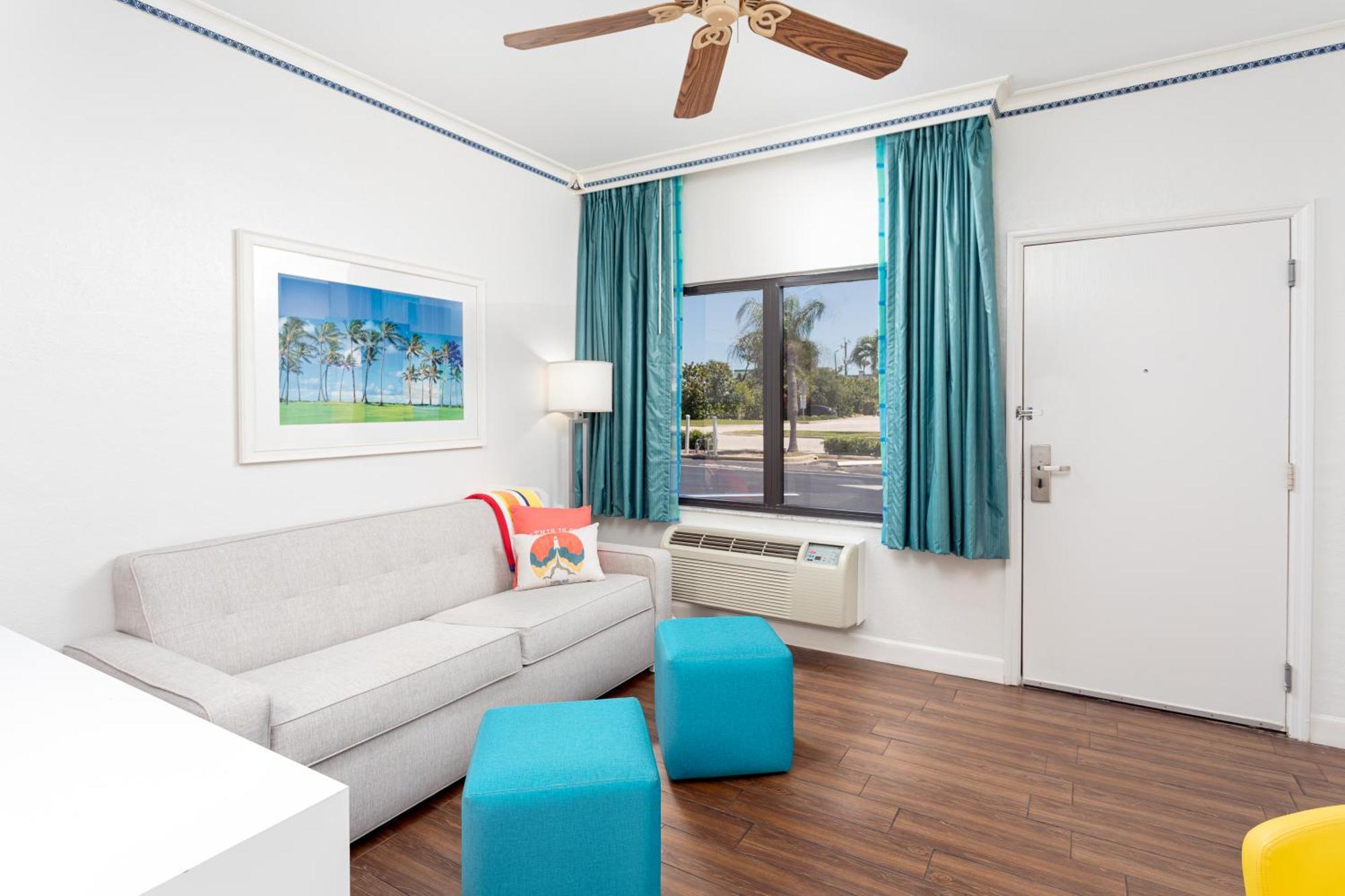 Beachside Hotel And Suites Какао-Бич Экстерьер фото