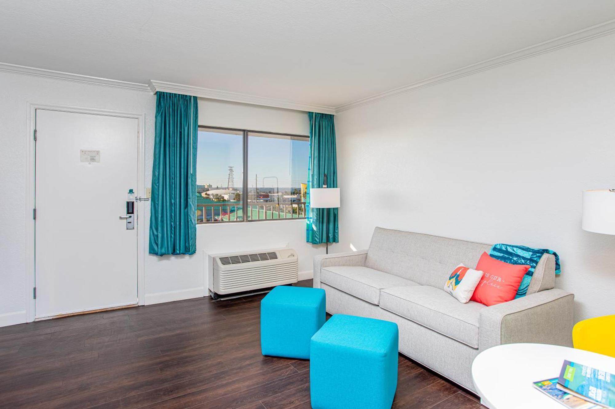 Beachside Hotel And Suites Какао-Бич Экстерьер фото