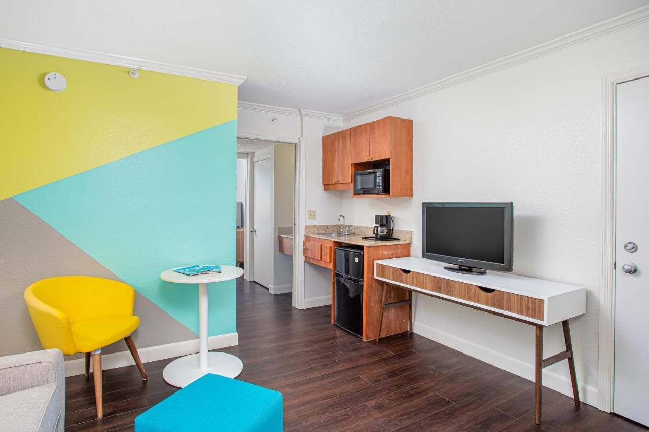 Beachside Hotel And Suites Какао-Бич Экстерьер фото